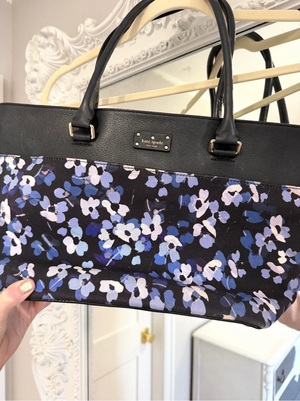 Kate Spade New York Scattered Hydrangeas Grove Street Small Margareta Tote Bag
